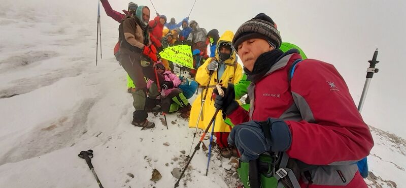 صعود کوهنوردان شیرازی به قله دماوند