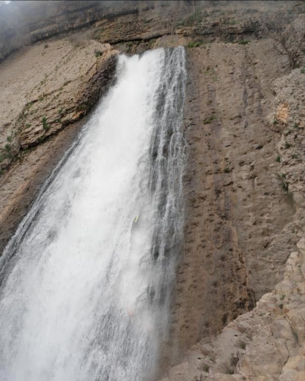 با یک آبشار عجیب آشنا شوید